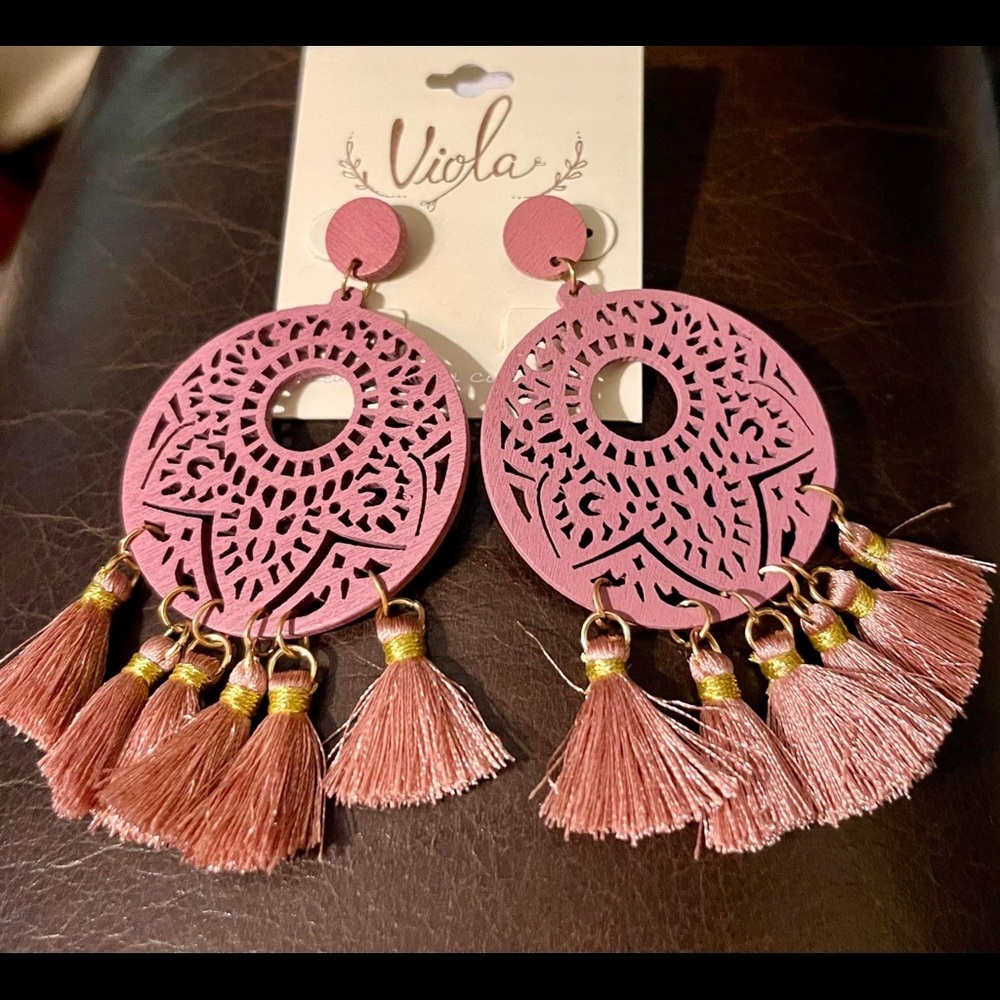 Cute fashion tassel earrings pretty in pink (pierced)